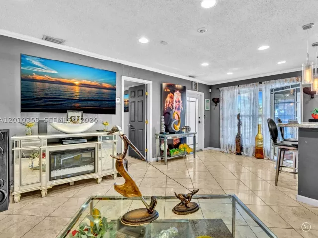 Продажа дома по адресу 4301 NW 185th St - фото 9037694