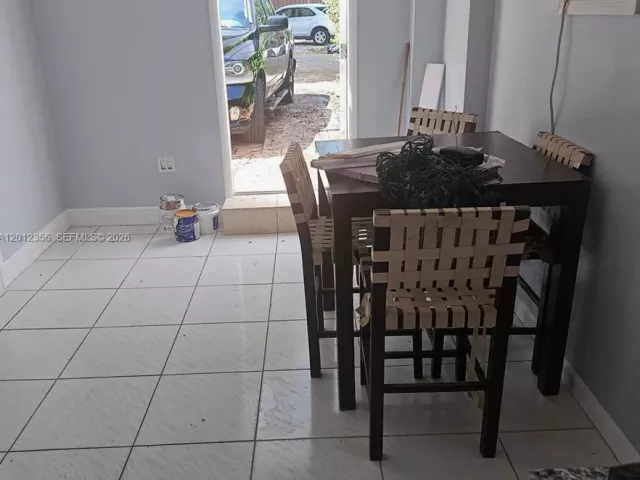 Продажа дома по адресу 2231 NW 4th Ter - фото 7645647