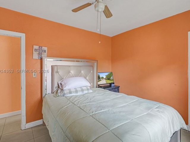 Продажа дома по адресу 1379 NE 177th St - фото 8642232