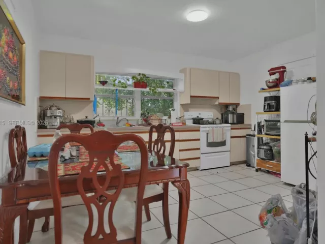 Продажа дома по адресу 201 NW 25th Ave - фото 7646995