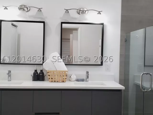 Продажа дома по адресу 613 NW 10th St - фото 9173885