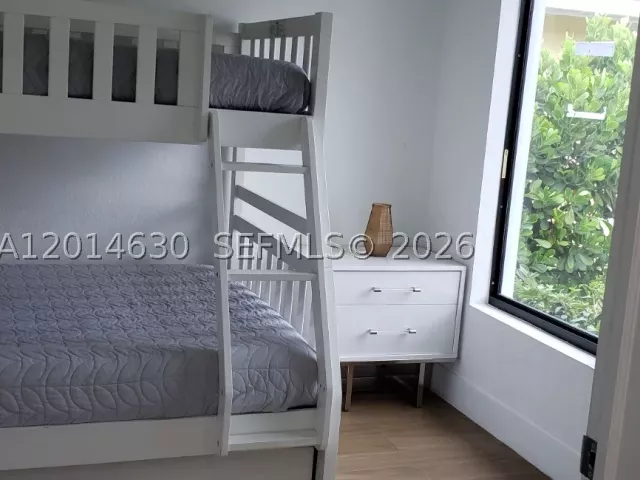 Продажа дома по адресу 613 NW 10th St - фото 9173892