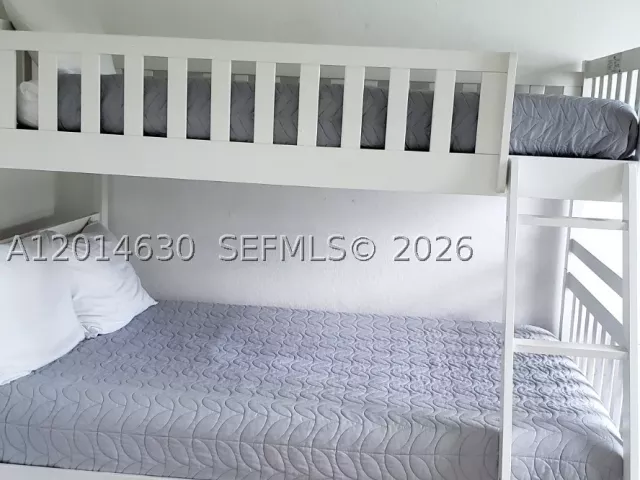 Продажа дома по адресу 613 NW 10th St - фото 9173894
