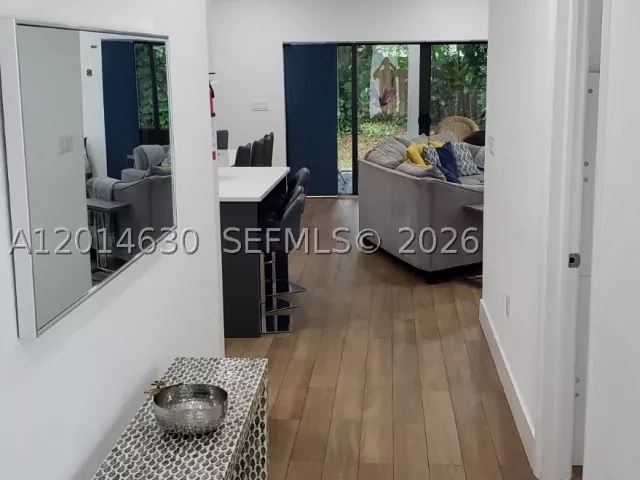Продажа дома по адресу 613 NW 10th St - фото 9173899