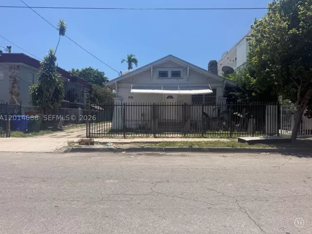 Продажа дома по адресу 1236 NW 5th St - фото 9339258