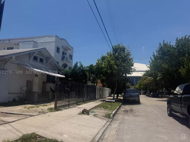 Продажа дома по адресу 1236 NW 5th St - фото 9339260