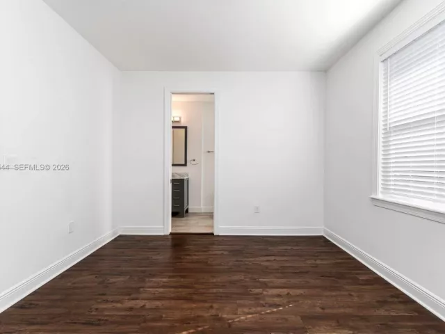 Продажа дома по адресу 1031 NE 13th Ave - фото 7649189