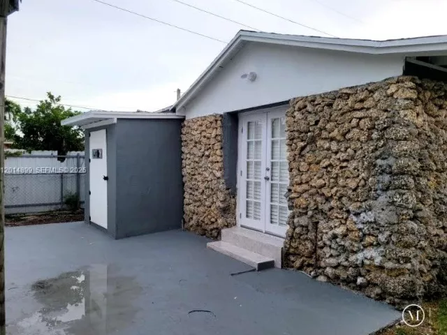 Продажа дома по адресу 511 NW 62nd Ave - фото 7650761