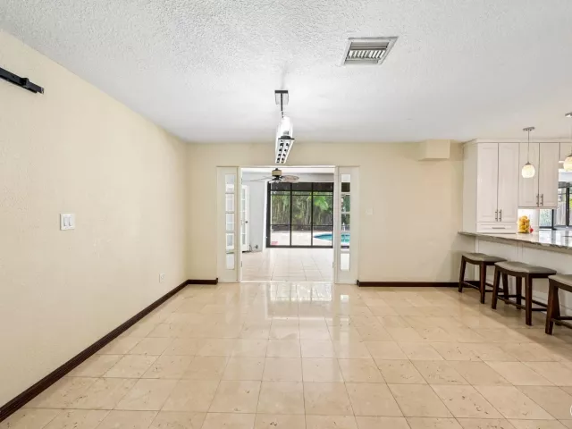 Продажа дома по адресу 1232 NW 14th Street - фото 8947915