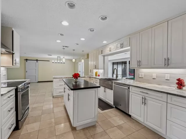 Продажа дома по адресу 1232 NW 14th Street - фото 8947918