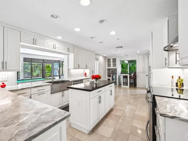 Продажа дома по адресу 1232 NW 14th Street - фото 8947908