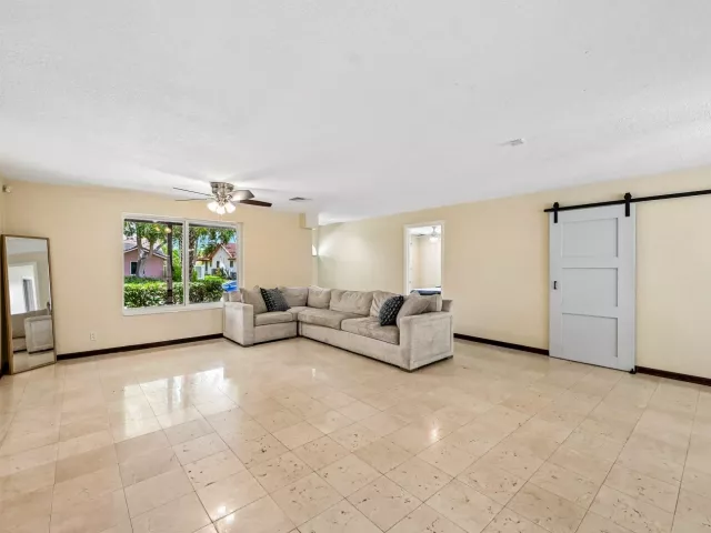 Продажа дома по адресу 1232 NW 14th Street - фото 8947912
