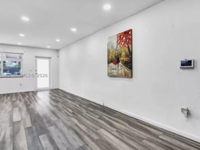 Продажа дома по адресу 701 Tamiami Canal Rd - фото 8890401