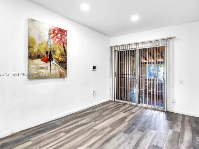 Продажа дома по адресу 701 Tamiami Canal Rd - фото 8890402