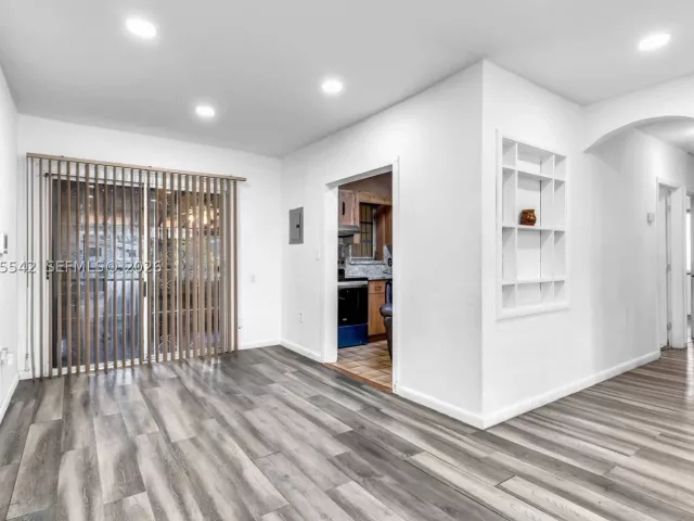 Продажа дома по адресу 701 Tamiami Canal Rd - фото 8890403