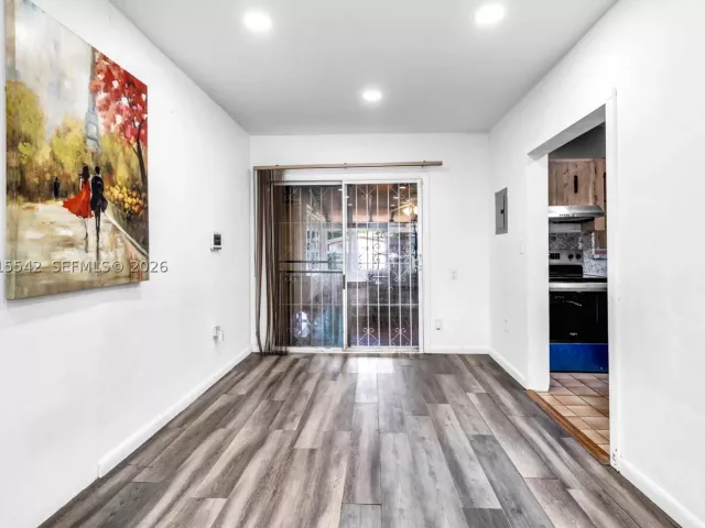 Продажа дома по адресу 701 Tamiami Canal Rd - фото 8890404