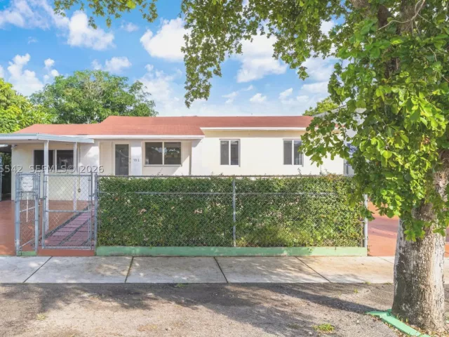 Продажа дома по адресу 701 Tamiami Canal Rd - фото 8890392