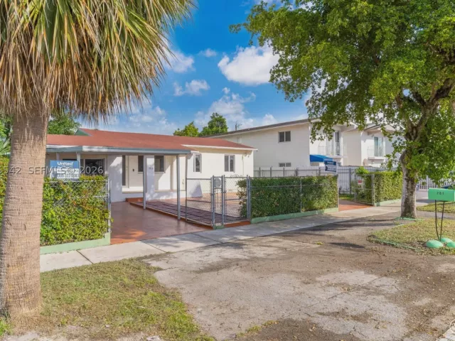 Продажа дома по адресу 701 Tamiami Canal Rd - фото 8890393