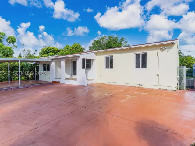 Продажа дома по адресу 701 Tamiami Canal Rd - фото 8890395