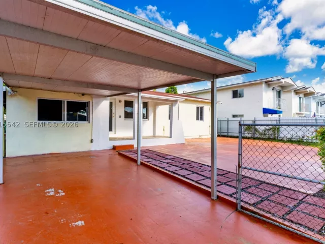 Продажа дома по адресу 701 Tamiami Canal Rd - фото 8890396