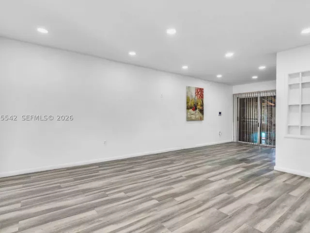 Продажа дома по адресу 701 Tamiami Canal Rd - фото 8890399