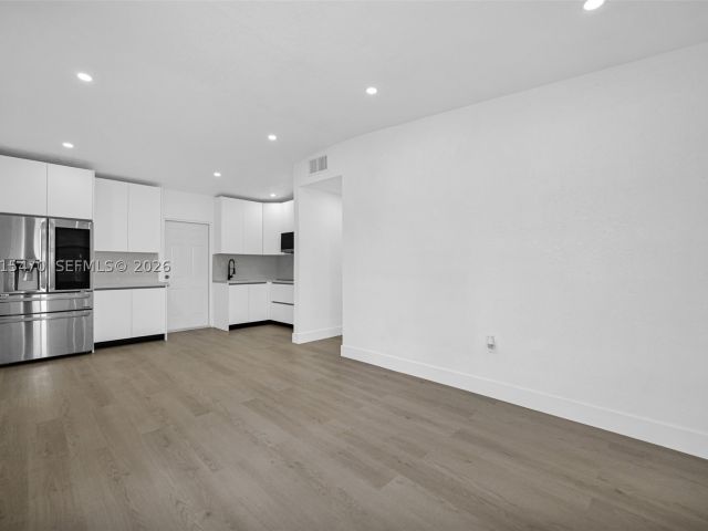 Продажа дома по адресу 15575 NW 27th Ave - фото 8558561