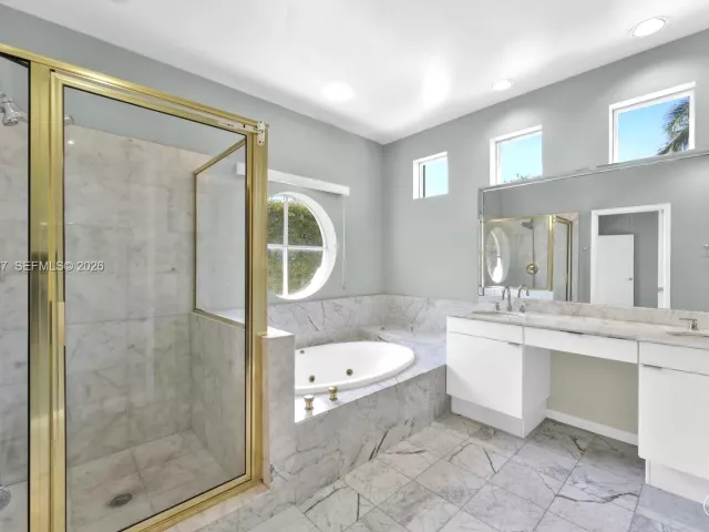 Продажа дома по адресу 3728 NE 208th Ter - фото 7652432