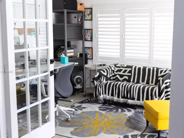 Продажа дома по адресу 310 NE 12th Ave - фото 7652469