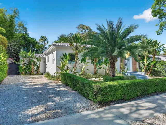 Продажа дома по адресу 725 NE 81st St - фото 9299893