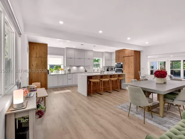 Продажа дома по адресу 725 NE 81st St - фото 9299867