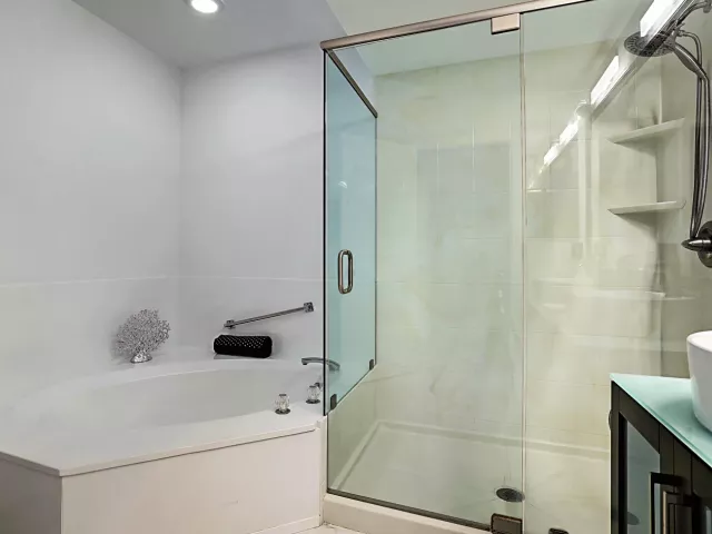 Продажа дома по адресу 7852 Lake Champlain Court - фото 9006408