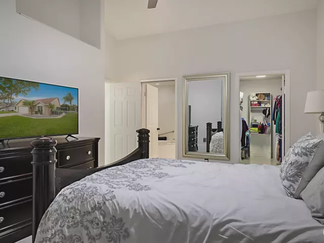 Продажа дома по адресу 7852 Lake Champlain Court - фото 9006413