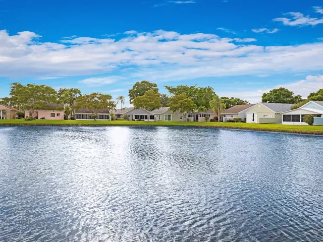 Продажа дома по адресу 7852 Lake Champlain Court - фото 9006416