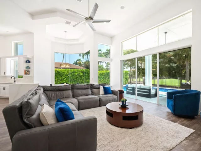 Продажа дома по адресу 16014 Laurel Creek Drive - фото 8911516