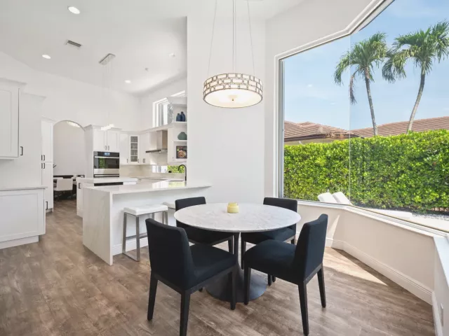 Продажа дома по адресу 16014 Laurel Creek Drive - фото 8911517