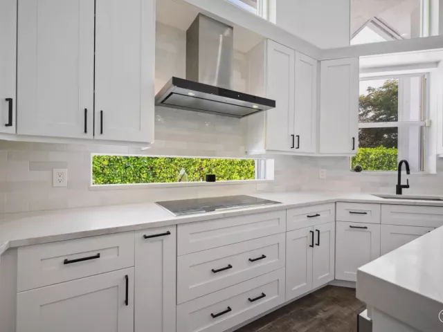 Продажа дома по адресу 16014 Laurel Creek Drive - фото 8911519