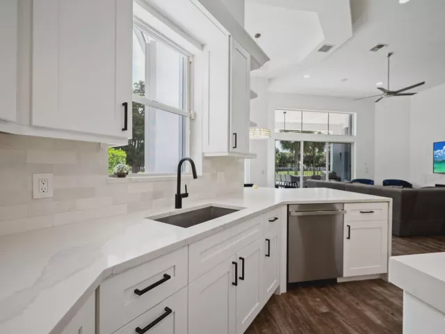 Продажа дома по адресу 16014 Laurel Creek Drive - фото 8911521