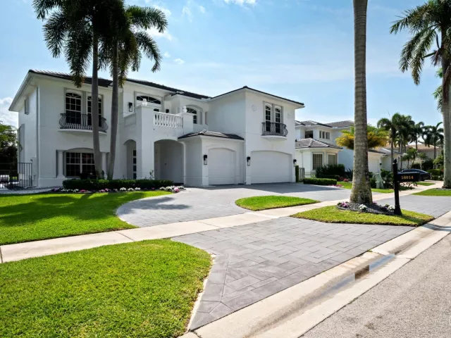 Продажа дома по адресу 16014 Laurel Creek Drive - фото 8911509
