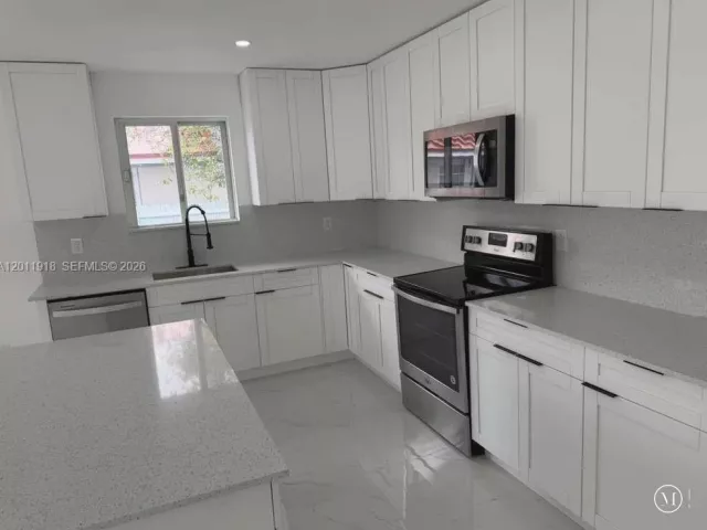 Продажа дома по адресу 3536 NW 14th Ter - фото 7655228