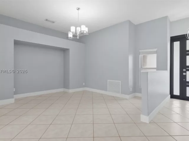 Продажа дома по адресу 1101 NW 180th Ave - фото 9308930
