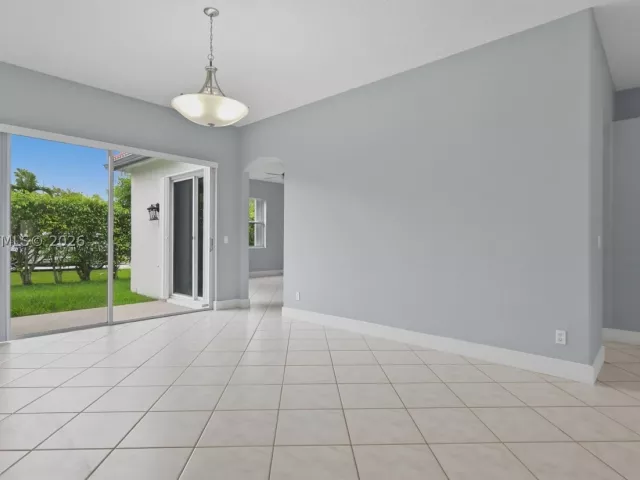 Продажа дома по адресу 1101 NW 180th Ave - фото 9308931
