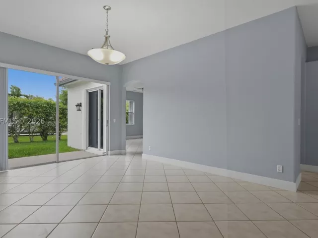 Продажа дома по адресу 1101 NW 180th Ave - фото 9308932
