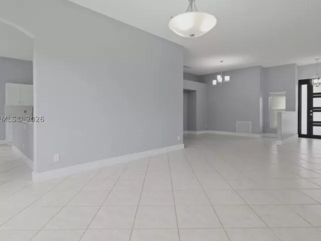 Продажа дома по адресу 1101 NW 180th Ave - фото 9308933