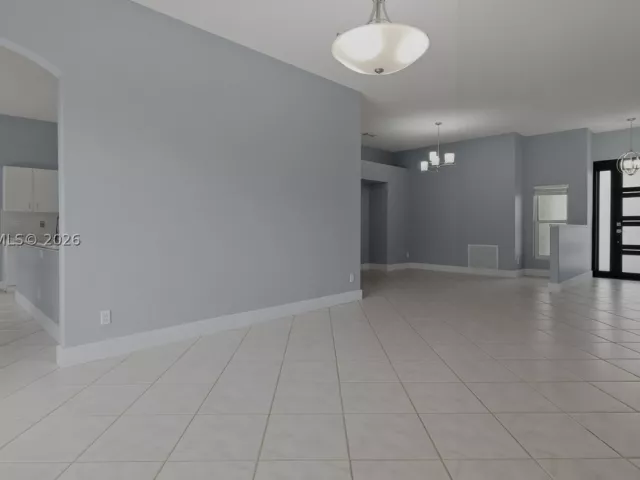 Продажа дома по адресу 1101 NW 180th Ave - фото 9308934