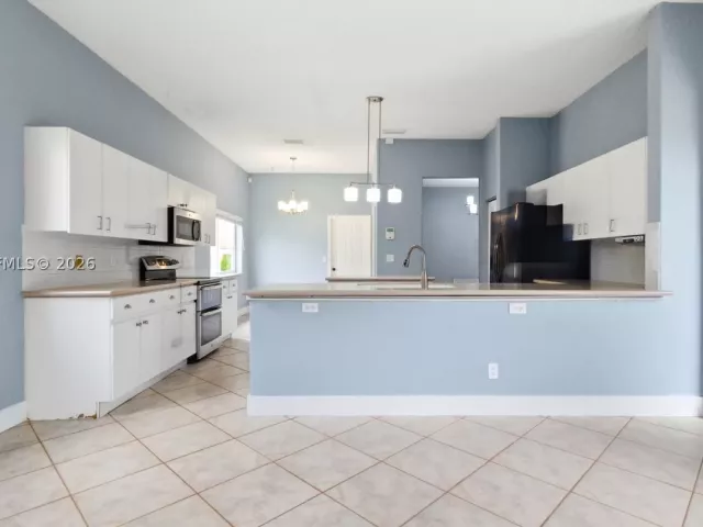 Продажа дома по адресу 1101 NW 180th Ave - фото 9308937