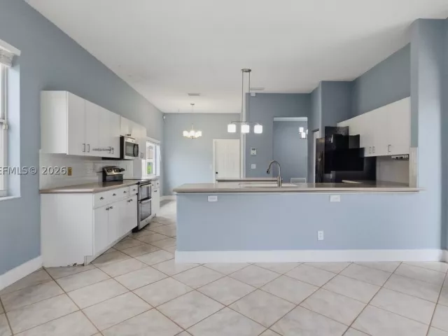 Продажа дома по адресу 1101 NW 180th Ave - фото 9308940