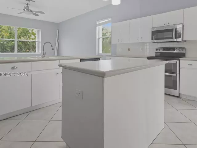 Продажа дома по адресу 1101 NW 180th Ave - фото 9308943