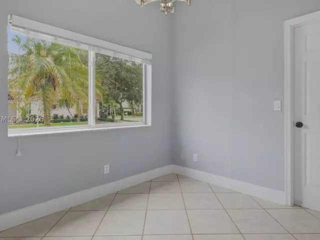Продажа дома по адресу 1101 NW 180th Ave - фото 9308946