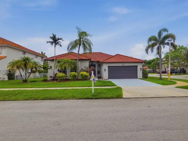 Продажа дома по адресу 1101 NW 180th Ave - фото 9308921
