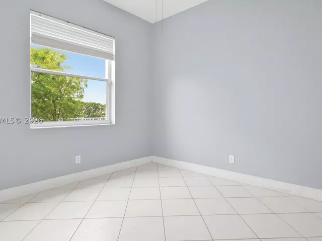 Продажа дома по адресу 1101 NW 180th Ave - фото 9308950